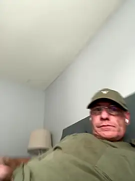 Snapshot of Kneetoe2025 chatting on 18, 12, 2025 Kneetoe2025 online show from 18, 12, 2025