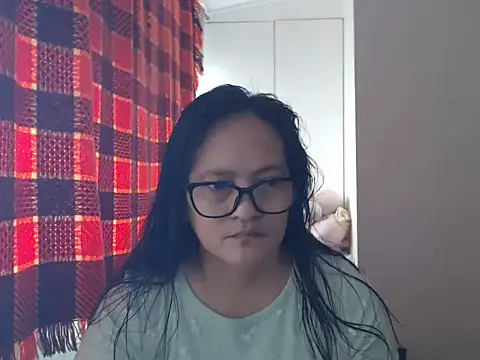 Snapshot of Kinkybela2025 chatting on 15, 4, 2026 Kinkybela2025 online show from 15, 4, 2026
