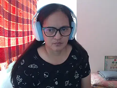 Snapshot of Kinkybela2025 chatting on 6, 5, 2026 Kinkybela2025 online show from 6, 5, 2026