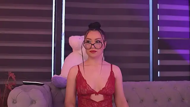 Snapshot of TiffanyVoss chatting on 3, 11, 2025 TiffanyVoss online show from 3, 11, 2025