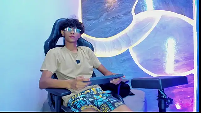 Sex Boy 33  online show from 25, 10, 2025