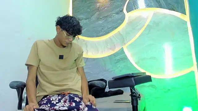 Sex Boy 33  online show from 27, 10, 2025