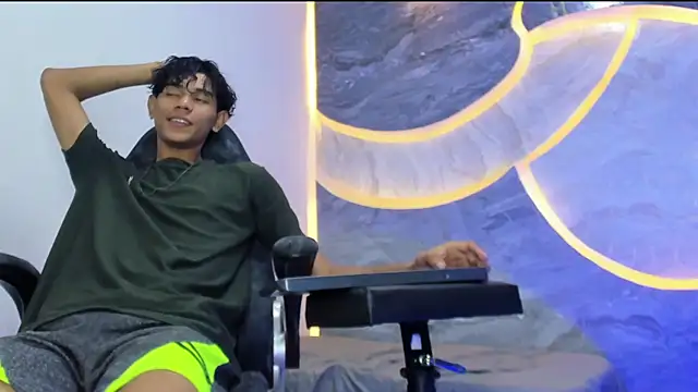 Sex Boy 33  online show from 18, 11, 2025