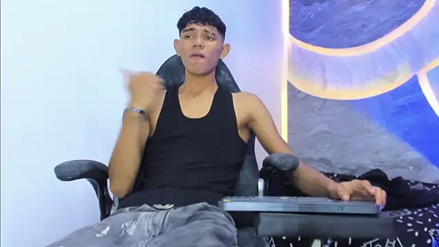 Sex Boy 33  online show from 14, 12, 2025