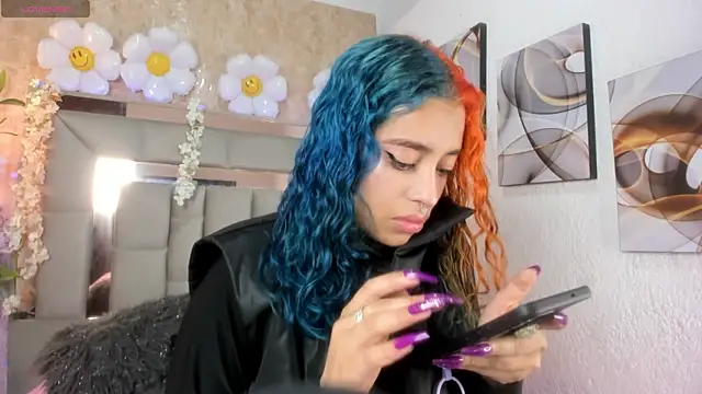 Snapshot of Cristall_ravven chatting on 28, 10, 2025 Cristall ravven online show from 28, 10, 2025