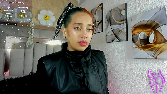 Snapshot of Cristall_ravven chatting on 14, 11, 2025 Cristall ravven online show from 14, 11, 2025