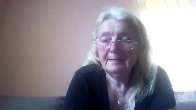 Snapshot of AmyLove353 chatting on 6, 6, 2026 AmyLove353 online show from 6, 6, 2026