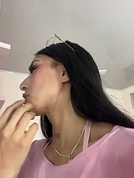 Snapshot of Violeet-Smith chatting on 15, 11, 2025 Violeet-Smith online show from 15, 11, 2025