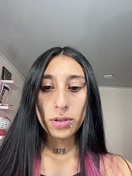 Snapshot of Violeet-Smith chatting on 18, 11, 2025 Violeet-Smith online show from 18, 11, 2025