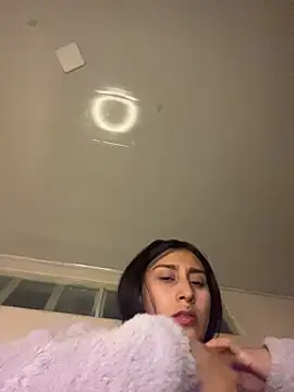 Snapshot of Violeet-Smith chatting on 26, 11, 2025 Violeet-Smith online show from 26, 11, 2025