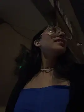 Snapshot of Violeet-Smith chatting on 28, 11, 2025 Violeet-Smith online show from 28, 11, 2025