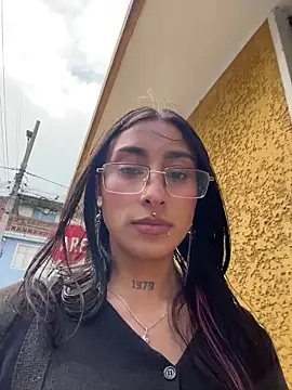 Snapshot of Violeet-Smith chatting on 4, 12, 2025 Violeet-Smith online show from 4, 12, 2025