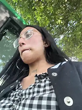 Snapshot of Violeet-Smith chatting on 15, 12, 2025 Violeet-Smith online show from 15, 12, 2025