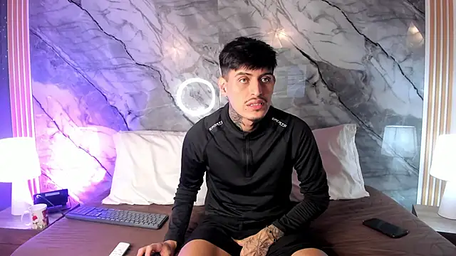 Snapshot of enzorodriguezz chatting on 11, 11, 2025 enzorodriguezz online show from 11, 11, 2025