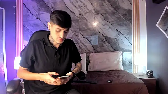 Snapshot of enzorodriguezz chatting on 13, 11, 2025 enzorodriguezz online show from 13, 11, 2025