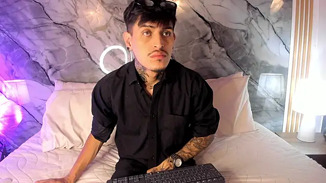 Snapshot of enzorodriguezz chatting on 15, 11, 2025 enzorodriguezz online show from 15, 11, 2025