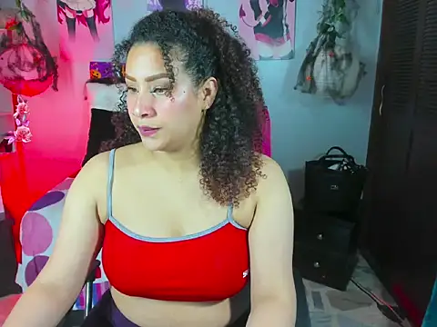 Snapshot of ROZZE_MILA chatting on 23, 10, 2025 ROZZE MILA online show from 23, 10, 2025