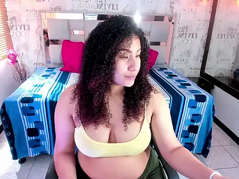 Snapshot of ROZZE_MILA chatting on 7, 11, 2025 ROZZE MILA online show from 7, 11, 2025