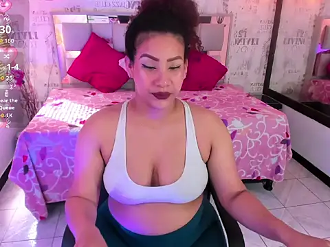 Snapshot of ROZZE_MILA chatting on 13, 11, 2025 ROZZE MILA online show from 13, 11, 2025