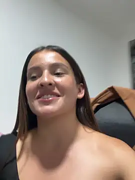 Snapshot of Talia_Bonet chatting on 8, 3, 2026 Talia Bonet online show from 8, 3, 2026