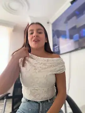 Snapshot of Talia_Bonet chatting on 28, 3, 2026 Talia Bonet online show from 28, 3, 2026