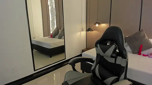 mia collins96 online show from 25, 10, 2025