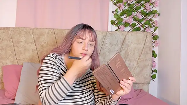 Karina Wong online show from 23, 11, 2025