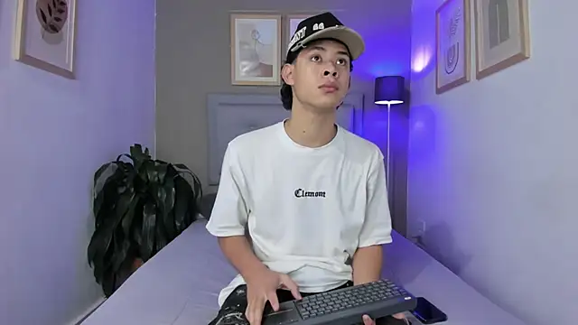 Snapshot of ApoloRicci chatting on 29, 10, 2025 ApoloRicci online show from 29, 10, 2025