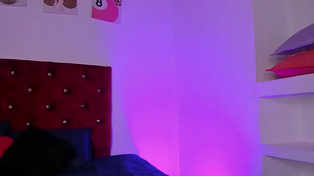 Snapshot of kittymonroe1 chatting on 8, 7, 2026 kittymonroe1 online show from 8, 7, 2026