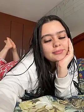 Snapshot of Selena_Roa chatting on 24, 4, 2026 Selena Roa online show from 24, 4, 2026