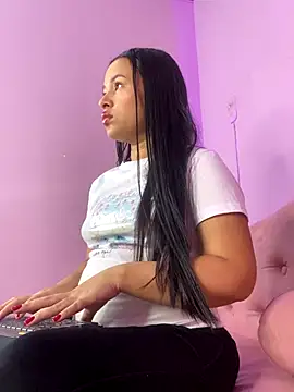 Snapshot of PaulaCruz01 chatting on 29, 10, 2025 PaulaCruz01 online show from 29, 10, 2025