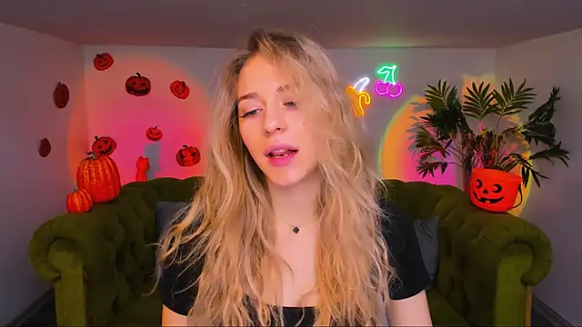 sassy cutie online show from 5, 11, 2025