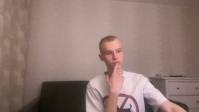 Snapshot of LukaBS1 chatting on 28, 10, 2025 LukaBS1 online show from 28, 10, 2025