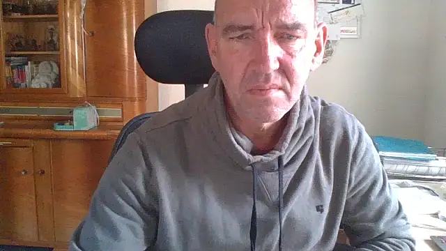 Snapshot of Lutzi1970 chatting on 3, 11, 2025 Lutzi1970 online show from 3, 11, 2025