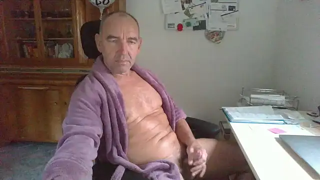 Snapshot of Lutzi1970 chatting on 17, 11, 2025 Lutzi1970 online show from 17, 11, 2025