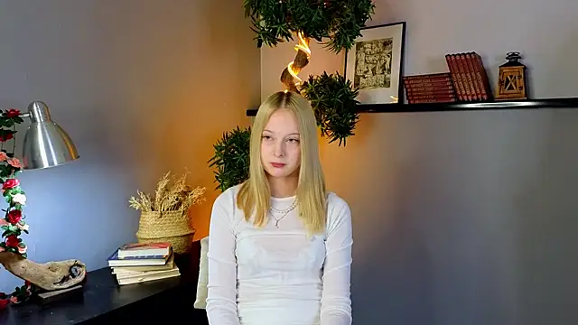 Snapshot of YungLyssy chatting on 2, 11, 2025 YungLyssy online show from 2, 11, 2025