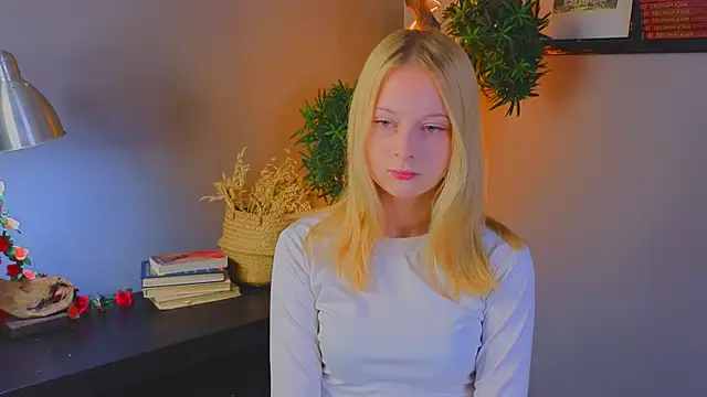 Snapshot of YungLyssy chatting on 10, 11, 2025 YungLyssy online show from 10, 11, 2025