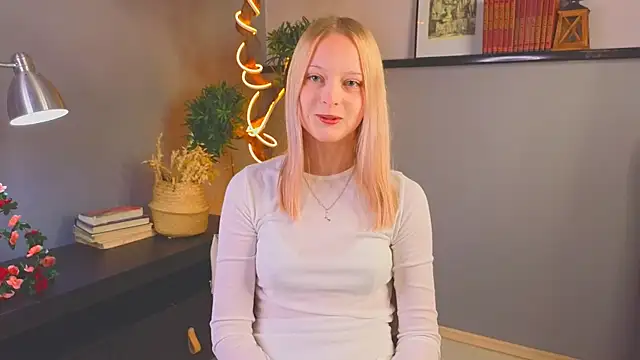 Snapshot of YungLyssy chatting on 12, 11, 2025 YungLyssy online show from 12, 11, 2025