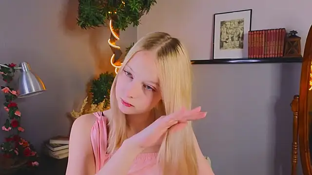 Snapshot of YungLyssy chatting on 16, 11, 2025 YungLyssy online show from 16, 11, 2025