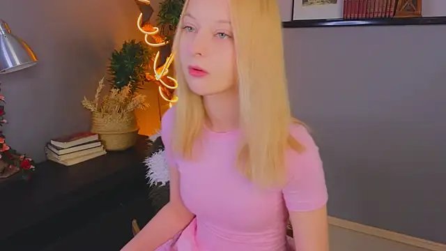 Snapshot of YungLyssy chatting on 22, 11, 2025 YungLyssy online show from 22, 11, 2025