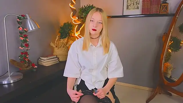 Snapshot of YungLyssy chatting on 26, 11, 2025 YungLyssy online show from 26, 11, 2025