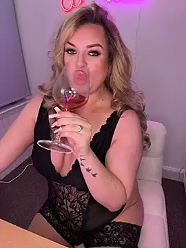Scottish Milf Bella xo online show from 3, 11, 2025
