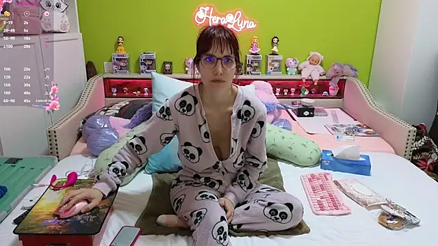 Snapshot of _HeraLuna_ chatting on 2, 4, 2026 HeraLuna online show from 2, 4, 2026