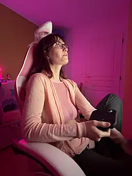 Snapshot of _HeraLuna_ chatting on 21, 4, 2026 HeraLuna online show from 21, 4, 2026