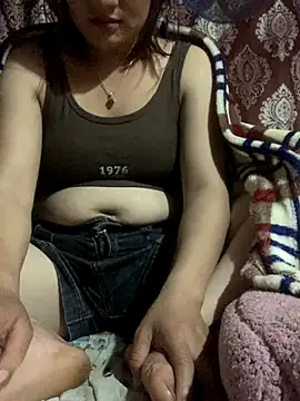 Snapshot of Lara-11 chatting on 8, 11, 2025 Lara-11 online show from 8, 11, 2025