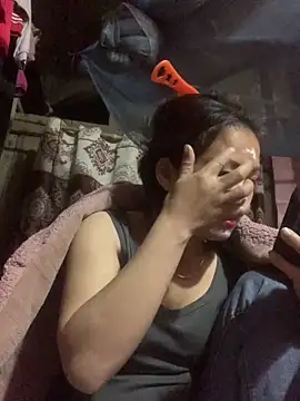 Snapshot of Lara-11 chatting on 16, 12, 2025 Lara-11 online show from 16, 12, 2025