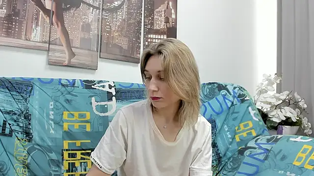 Snapshot of Tenderly_Sophie chatting on 8, 3, 2026 Tenderly Sophie online show from 8, 3, 2026