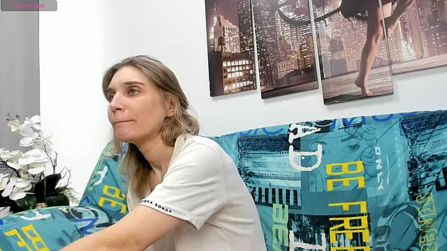 Snapshot of Tenderly_Sophie chatting on 15, 4, 2026 Tenderly Sophie online show from 15, 4, 2026