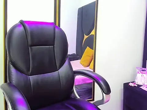 Gianna Johnson online show from 21, 11, 2025