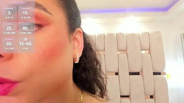 agatha mendoza  online show from 29, 10, 2025